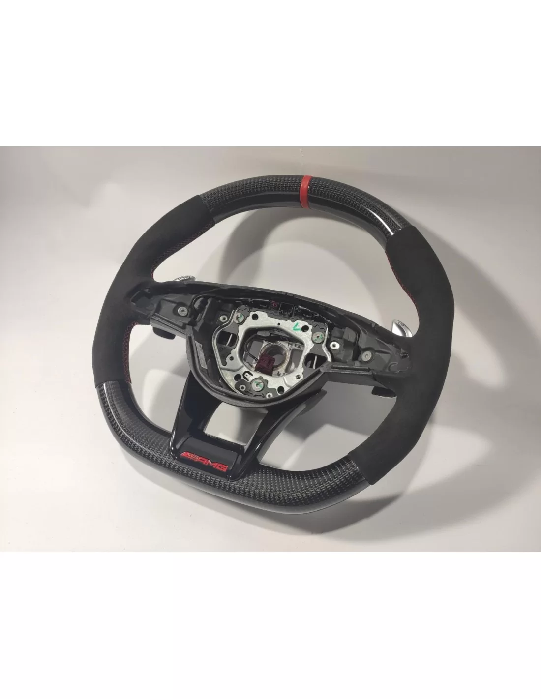  - Steering Wheels - 梅赛德斯-奔驰 GLE GLC GLS W205 碳阿尔坎塔拉方向盘 - 3 - 梅赛德斯-奔驰 GLE GLC GLS W205 方向盘采用高品质碳纤维阿尔坎塔拉材质，带来极致舒适和时尚感，提升您的驾乘体验！✉️