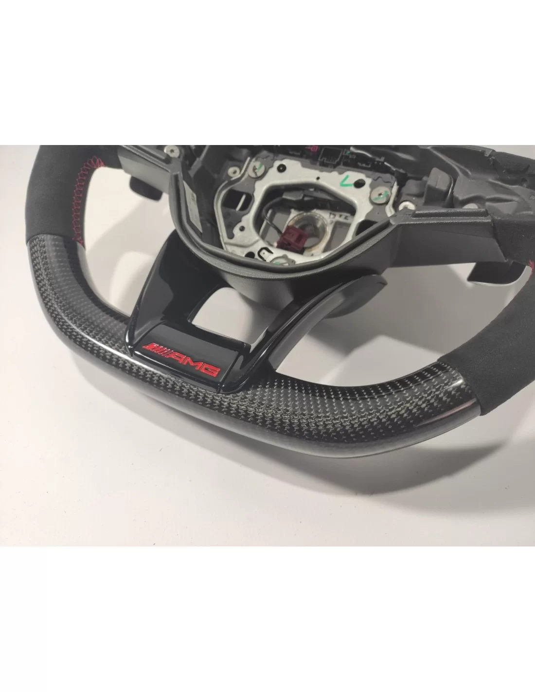 - Volant - Mercedes-Benz GLE GLC GLS W205 Volant Carbone Alcantara - 5 - Améliorez votre conduite avec le volant Mercedes-Benz - Volant - Mercedes-Benz GLE GLC GLS W205 Volant Carbone Alcantara - 5 - Améliorez votre conduite avec le volant Mercedes-Benz