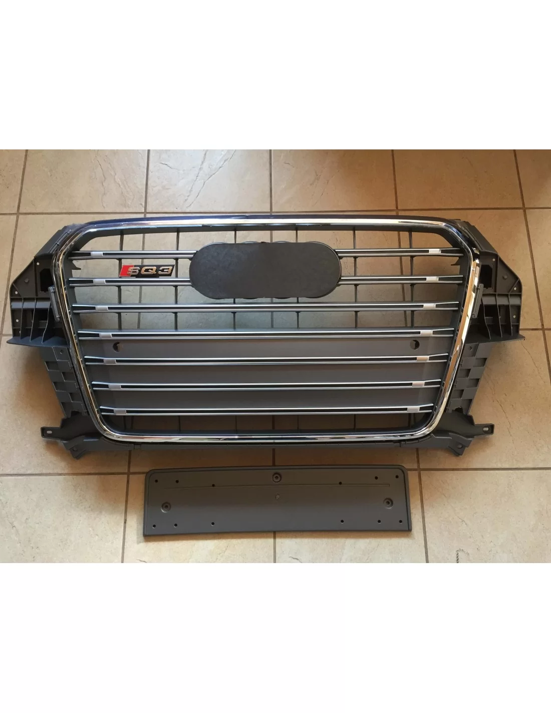  - Audi - Für Audi Q3 8U 2012-2015 Grill Frontgrill in SQ3 Optik grau grau - 1 - Rüsten Sie Ihren Audi Q3 (2012-2015) mit diesem