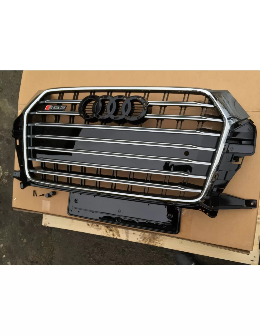 - Audi - Audi Q3 8U 2014-2018 Grill Kühlergrill SQ3 Chrome Style - 4 - Verbessern Sie Ihren Audi Q3 (2014-2018) mit diesem stil - Audi - Audi Q3 8U 2014-2018 Grill Kühlergrill SQ3 Chrome Style - 4 - Verbessern Sie Ihren Audi Q3 (2014-2018) mit diesem stil