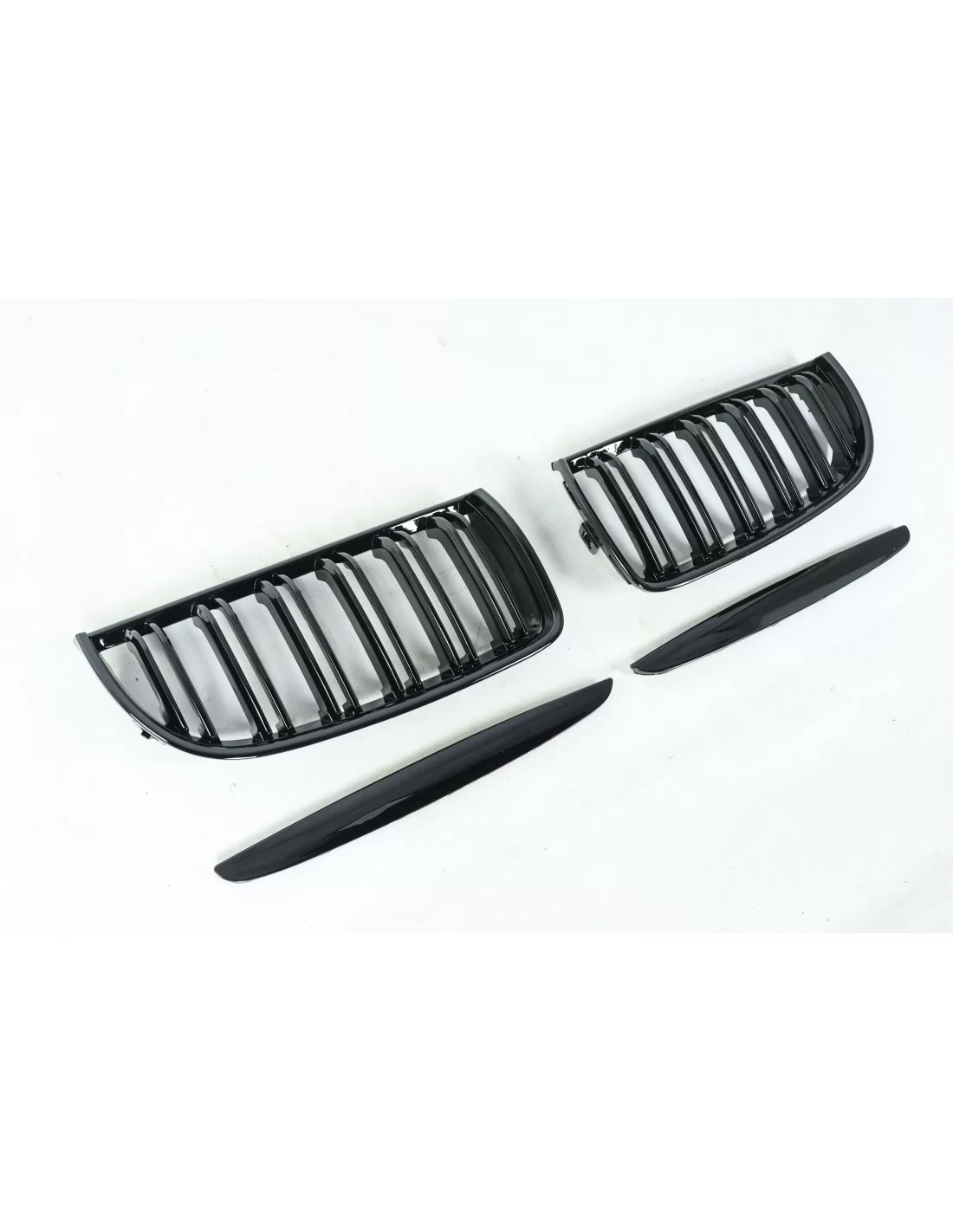  - BMW - Njurgrill BMW 3-serie E90 M-paket glänsande svart 2005-2007 - 1 - Förbättra din BMW 3-serie E90 (2005-2007) med en M Pa