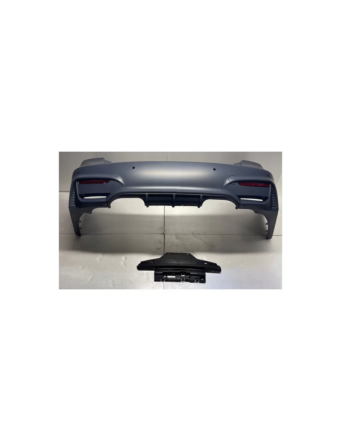 - BMW - TYLNY ZDERZAK BMW F30 11-18 LOOK M3 PDC - 1 - Przekształć swoje BMW F30 (11-18) za pomocą tego tylnego zderzaka o wyglą