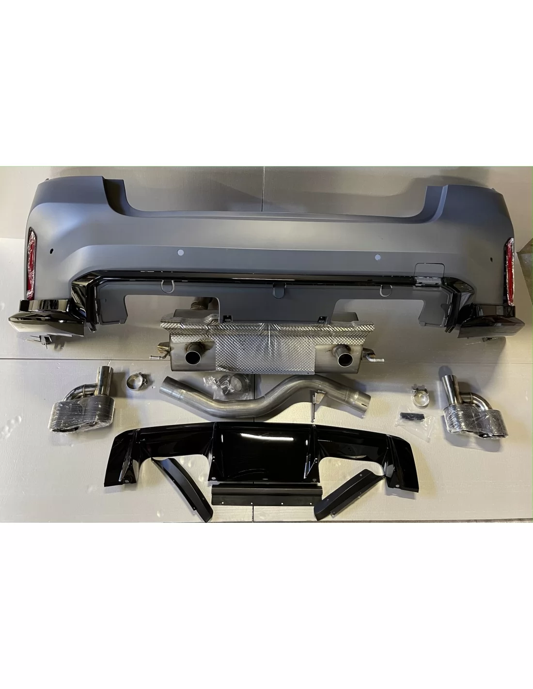 - BMW - Achterbumper + uitlaat voor BMW G20 stijl M3 - 6 - Upgrade je BMW G20 met deze achterbumper en uitlaat in M3-stijl en v - BMW - Achterbumper + uitlaat voor BMW G20 stijl M3 - 6 - Upgrade je BMW G20 met deze achterbumper en uitlaat in M3-stijl en v
