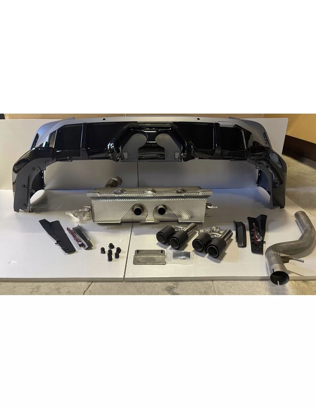 - BMW - Parachoques trasero + escape para BMW G20 diseño M3 - 1 - Eleva la estética de tu BMW G20 con este paragolpes trasero y - BMW - Parachoques trasero + escape para BMW G20 diseño M3 - 1 - Eleva la estética de tu BMW G20 con este paragolpes trasero y