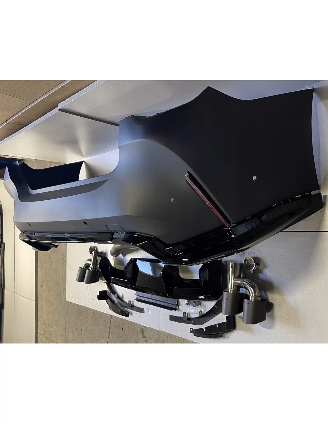  - BMW - Pare-chocs arrière + échappement bmw g22 style M4 0--0 - 5 - Améliorez votre BMW G22 avec le pare-chocs arrière et l'éc