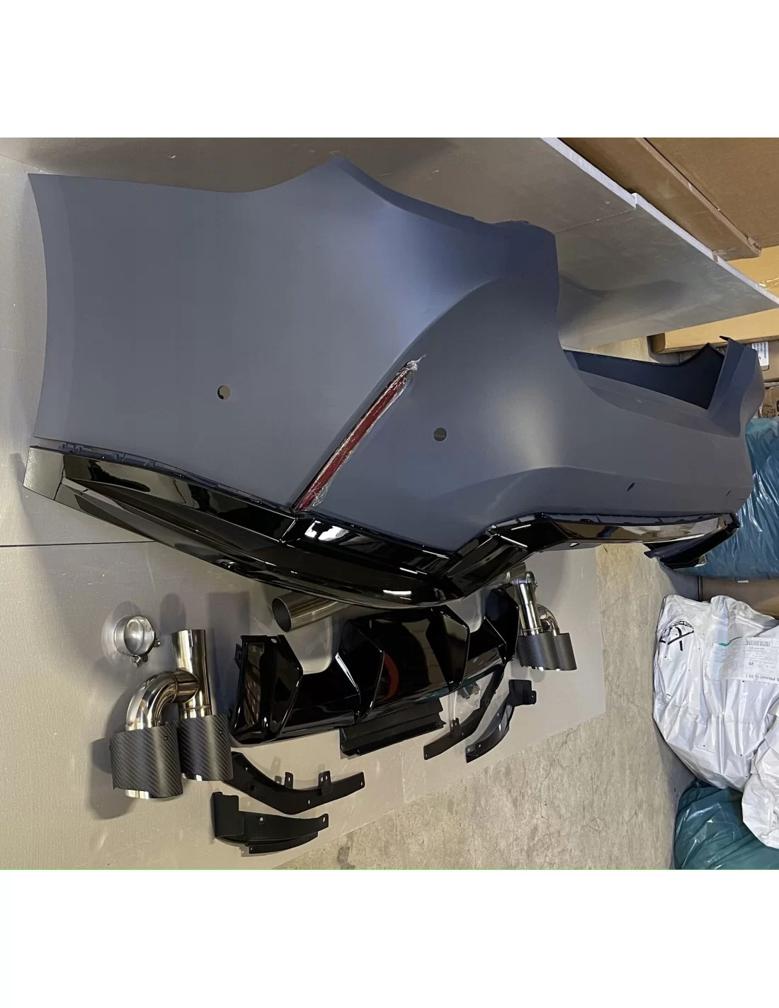  - BMW - Achterbumper + uitlaat bmw g22 stijl M4 0--0 - 7 - Upgrade je BMW G22 met de M4-stijl achterbumper en uitlaat voor een 