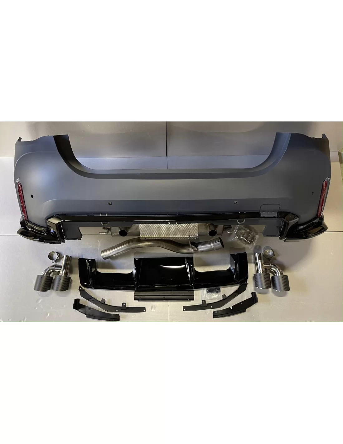  - BMW - Pare-chocs arrière + échappement bmw g22 style M4 0--0 - 8 - Améliorez votre BMW G22 avec le pare-chocs arrière et l'éc