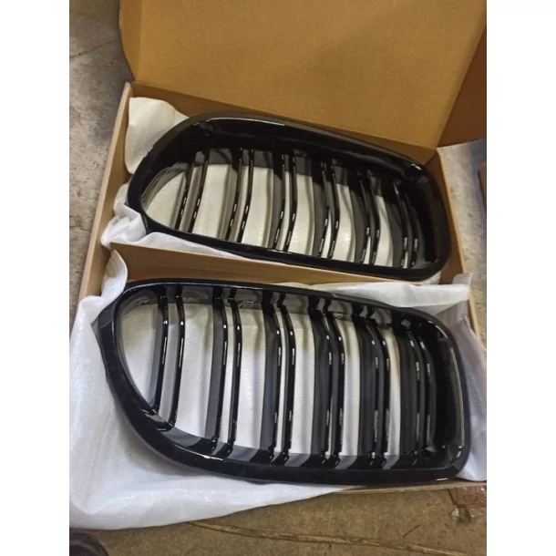  - BMW - 宝马 5 F10 2010-2016 亮黑色肾形进气格栅 - 1 - 为您的宝马 5 F10（2010-2016 年）升级光滑的亮黑色双肾进气格栅，打造时尚、霸气的前端外观！✔️➕