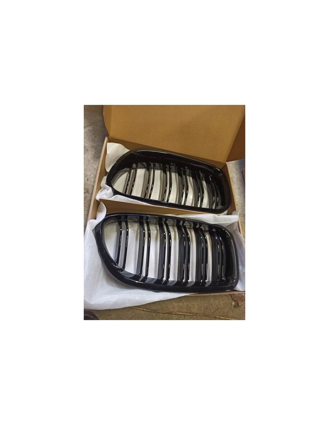  - BMW - Niergrill BMW 5 F10 2010-2016 glanzend zwart - 1 - Upgrade je BMW 5 F10 (2010-2016) met onze gestroomlijnde glanzend zw