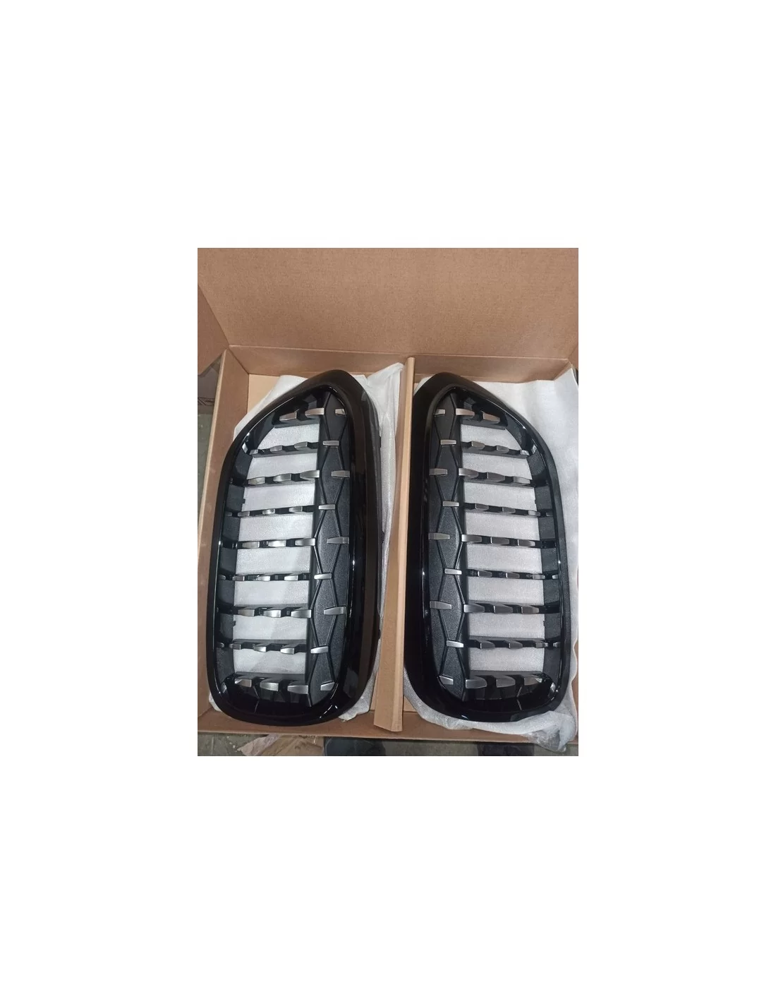  - BMW - BMW 5 G30 2017-2020 Grille de rein en diamant - 1 - Élevez votre BMW 5 G30 (2017-2020) avec notre grille de rein en dia