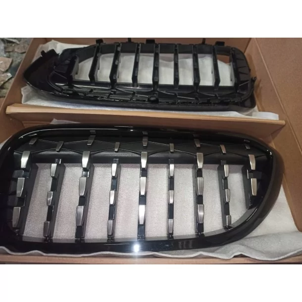  - BMW - BMW 5 G30 2017-2020 Diamond kidney grille - 2 - Elevate your BMW 5 G30 (2017-2020) with our diamond kidney grille for a