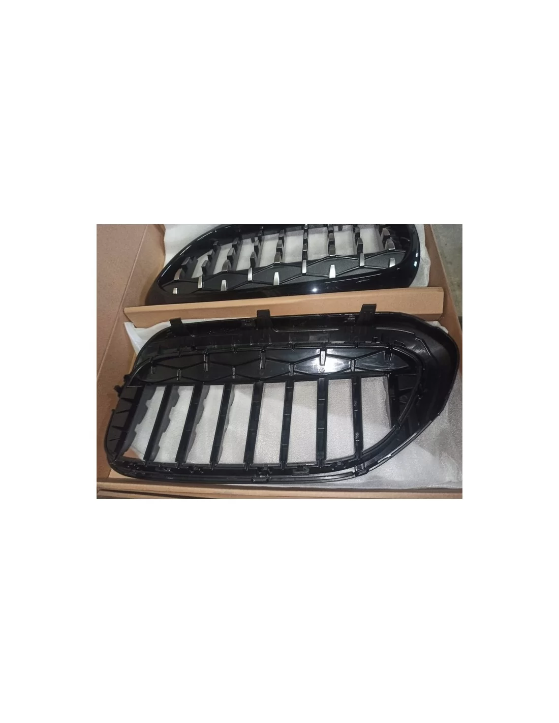  - BMW - BMW 5 G30 2017-2020 Grille de rein en diamant - 3 - Élevez votre BMW 5 G30 (2017-2020) avec notre grille de rein en dia