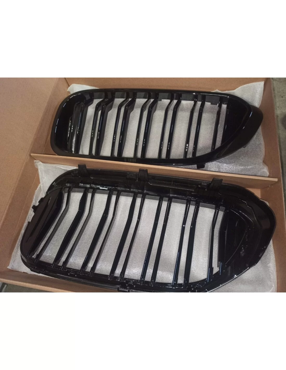 - BMW - Grill nerki BMW 5 G30 czarny połysk 17-20 - 2 - Ulepsz swoje BMW 5 G30 (2017-2020) za pomocą naszej błyszczącej czarnej - BMW - Grill nerki BMW 5 G30 czarny połysk 17-20 - 2 - Ulepsz swoje BMW 5 G30 (2017-2020) za pomocą naszej błyszczącej czarnej