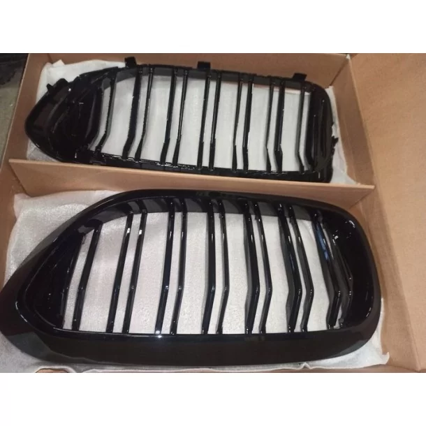  - BMW - Grille réniforme BMW 5 G30 noir brillant 17-20 - 3 - Améliorez votre BMW 5 G30 (2017-2020) avec notre grille de rein no