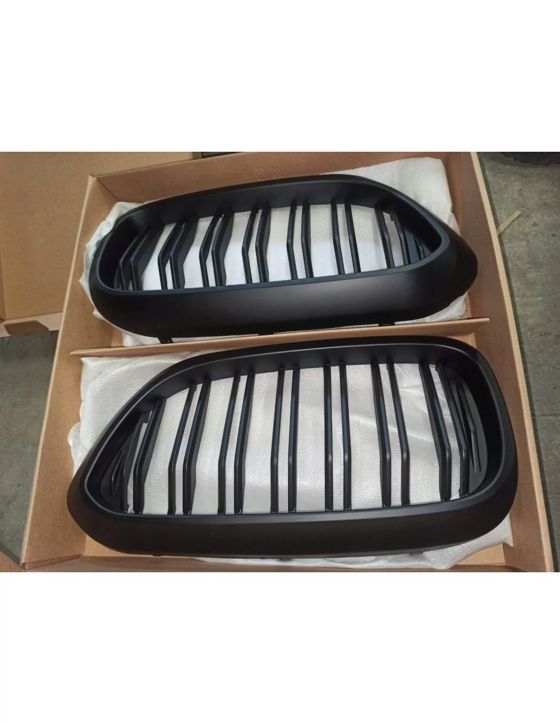 - BMW - Grille réniforme BMW 5 G30 noir mat 17-20 - 2 - Améliorez votre BMW 5 G30 (2017-2020) avec notre élégante grille de rei - BMW - Grille réniforme BMW 5 G30 noir mat 17-20 - 2 - Améliorez votre BMW 5 G30 (2017-2020) avec notre élégante grille de rei