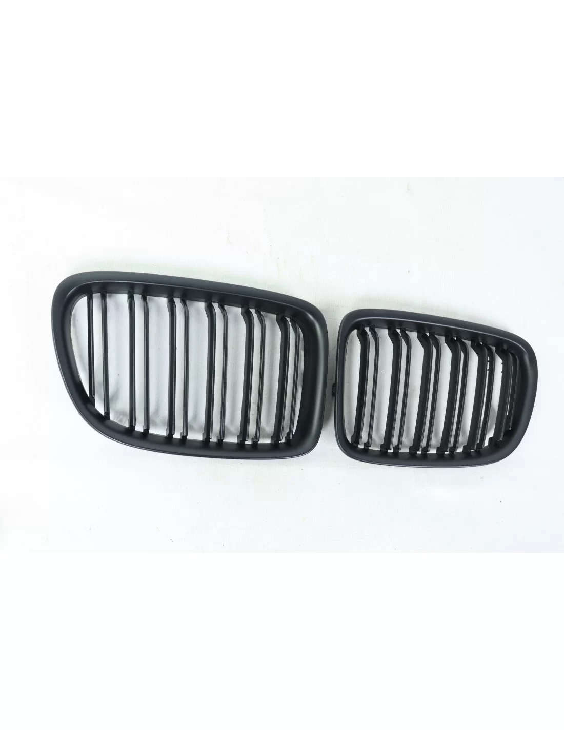 - BMW - Решітка радіатора BMW X1 E84 2009-2015 матовий чорний - 2 - Надайте своєму BMW X1 E84 (2009-2015) сміливого вигляду з - BMW - Решітка радіатора BMW X1 E84 2009-2015 матовий чорний - 2 - Надайте своєму BMW X1 E84 (2009-2015) сміливого вигляду з