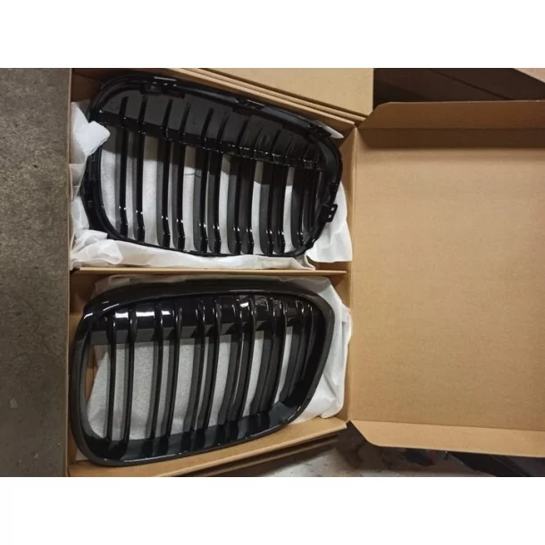  - BMW - BMW X1 F48 (2019+) grille de rein noir brillant - 1 - Élevez votre BMW X1 F48 (2019+) avec notre grille de rein brillan
