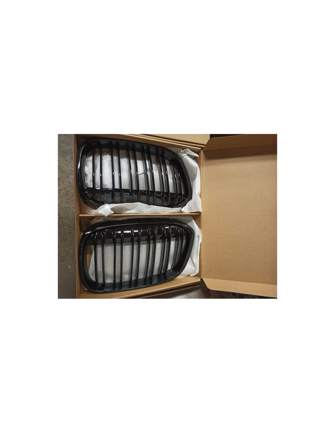  - BMW - BMW X1 F48 (2019+) grille de rein noir brillant - 2 - Élevez votre BMW X1 F48 (2019+) avec notre grille de rein brillan
