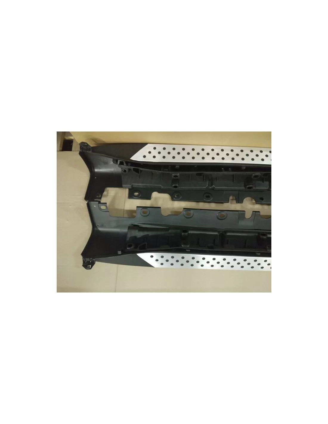 - BMW - Estribos laterales BMW X5 E70 - 1 - Mejore su BMW X5 E70 con nuestros duraderos estribos laterales para mayor protecció  - BMW - Estribos laterales BMW X5 E70 - 1 - Mejore su BMW X5 E70 con nuestros duraderos estribos laterales para mayor protecció