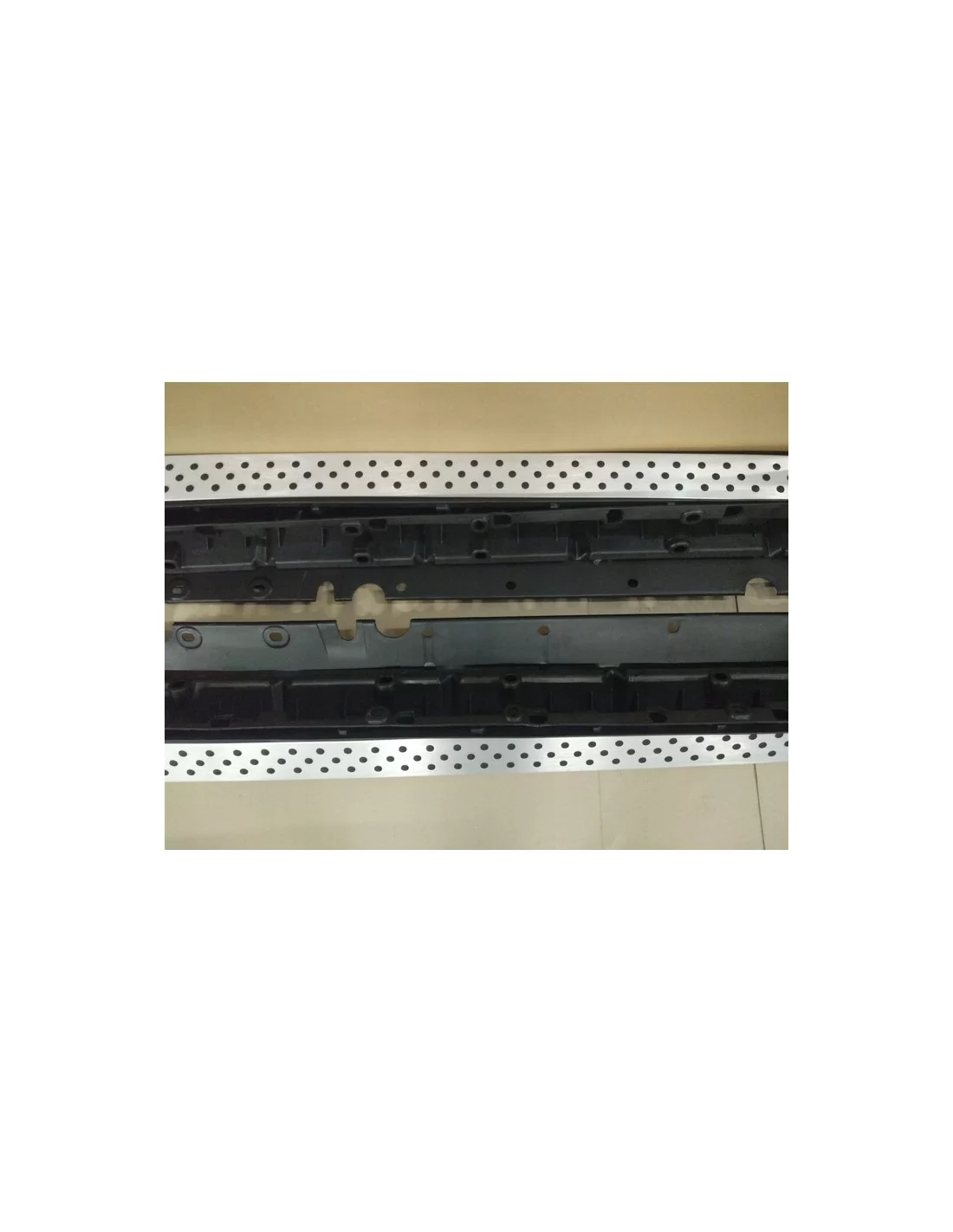 - BMW - Estribos laterales BMW X5 E70 - 2 - Mejore su BMW X5 E70 con nuestros duraderos estribos laterales para mayor protecció  - BMW - Estribos laterales BMW X5 E70 - 2 - Mejore su BMW X5 E70 con nuestros duraderos estribos laterales para mayor protecció