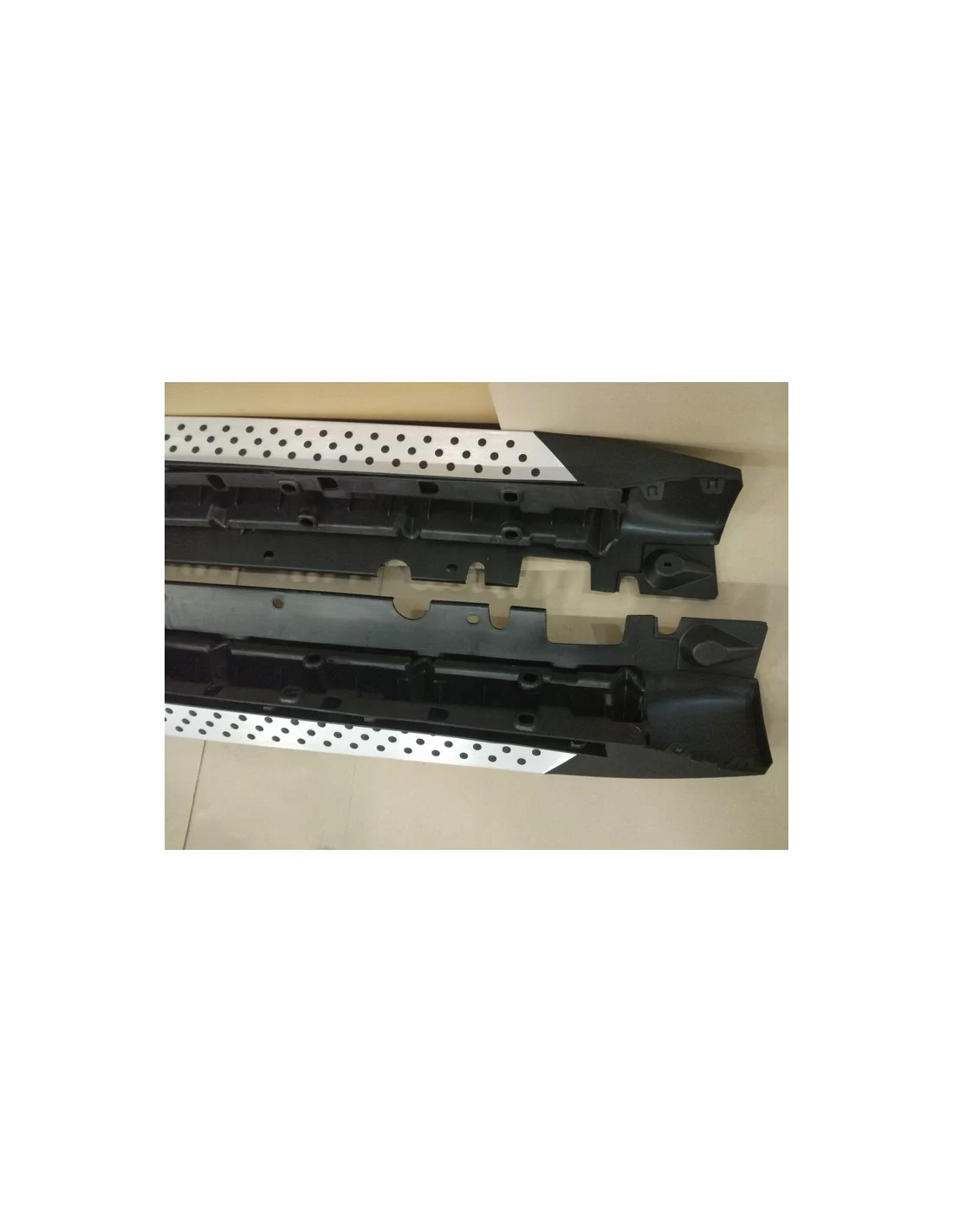 - BMW - Estribos laterales BMW X5 E70 - 3 - Mejore su BMW X5 E70 con nuestros duraderos estribos laterales para mayor protecció  - BMW - Estribos laterales BMW X5 E70 - 3 - Mejore su BMW X5 E70 con nuestros duraderos estribos laterales para mayor protecció