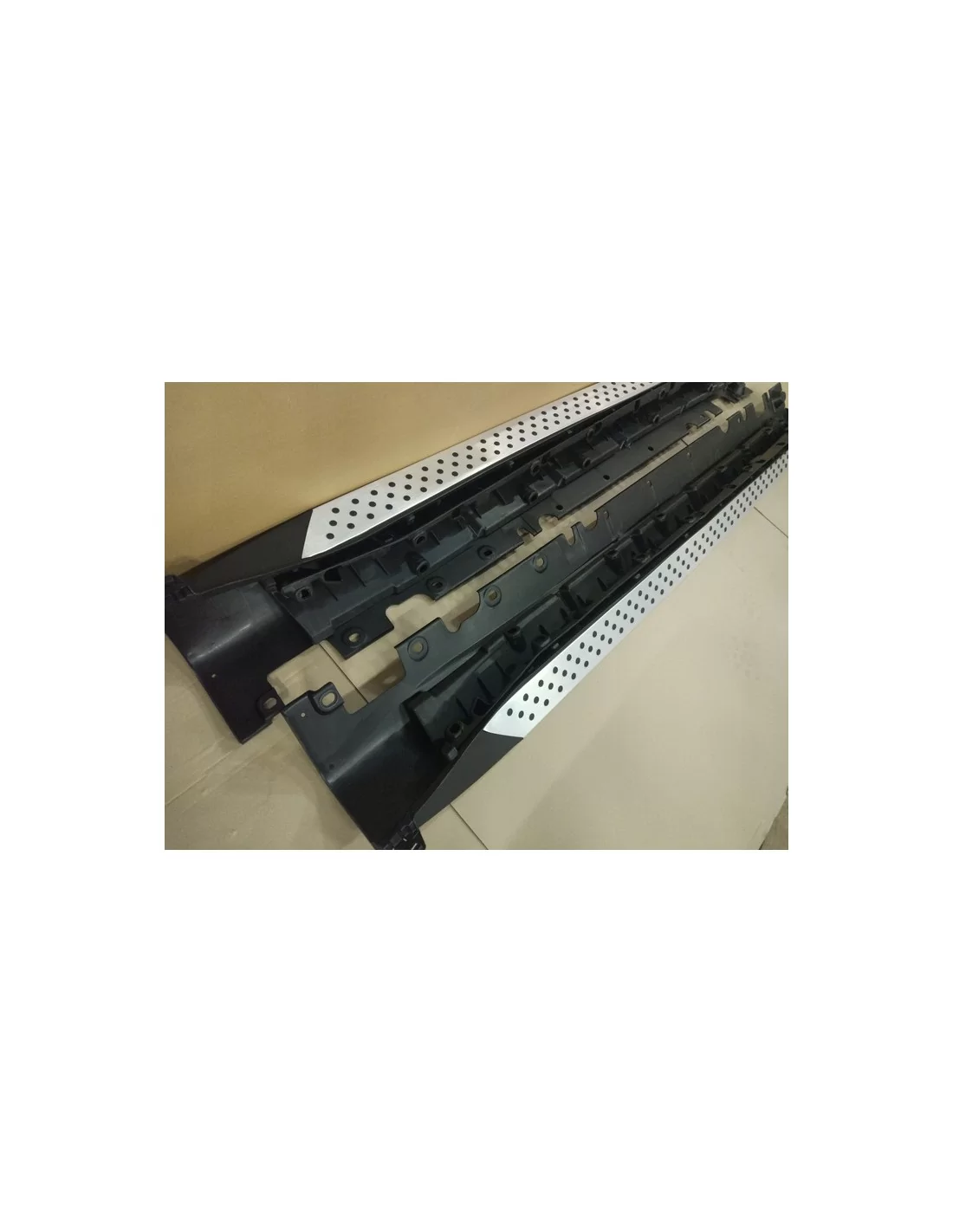 - BMW - Marchepieds BMW X5 E70 - 4 - Améliorez votre BMW X5 E70 avec nos marchepieds latéraux durables pour une protection accr - BMW - Marchepieds BMW X5 E70 - 4 - Améliorez votre BMW X5 E70 avec nos marchepieds latéraux durables pour une protection accr