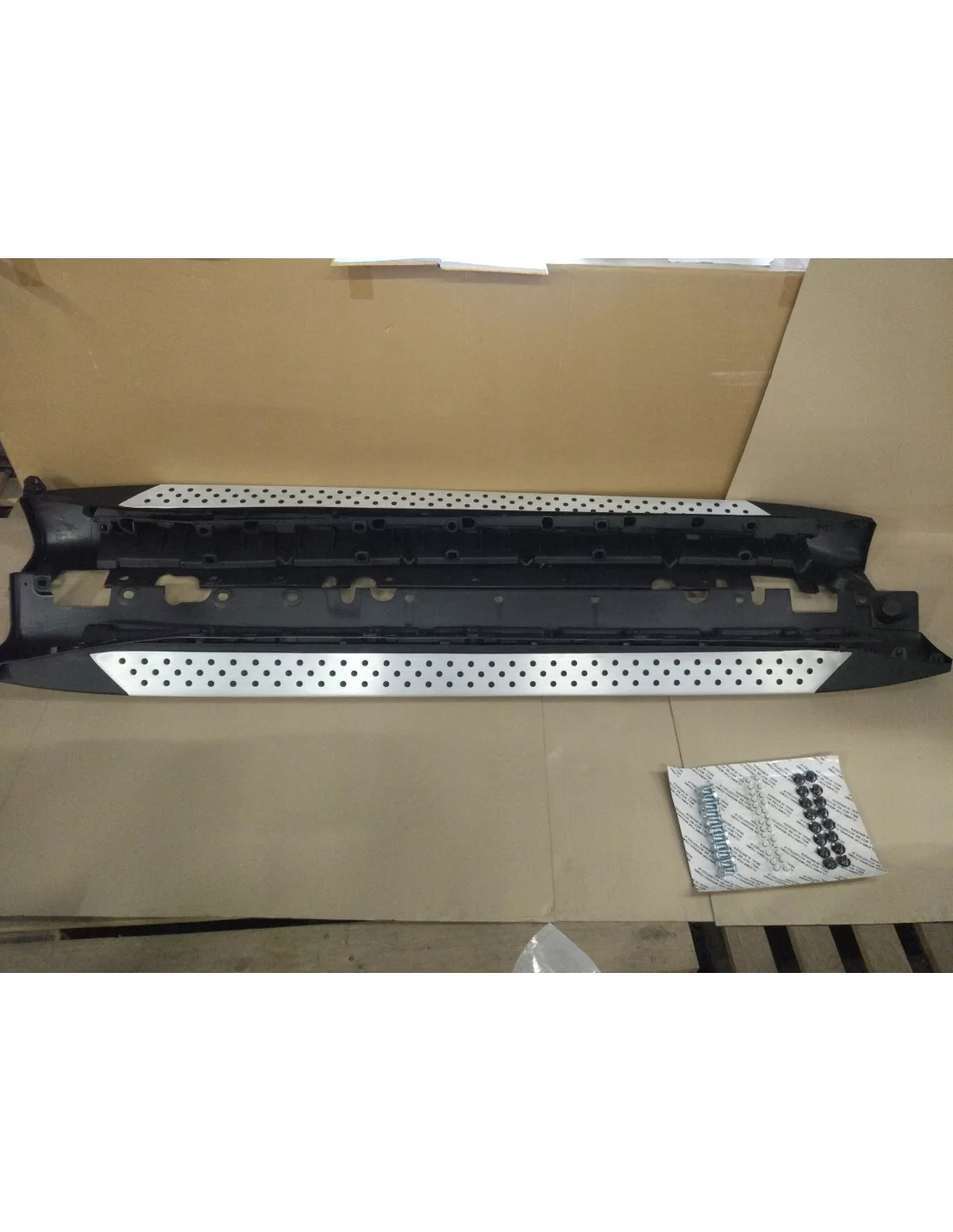 - BMW - Estribos laterales BMW X5 E70 - 5 - Mejore su BMW X5 E70 con nuestros duraderos estribos laterales para mayor protecció  - BMW - Estribos laterales BMW X5 E70 - 5 - Mejore su BMW X5 E70 con nuestros duraderos estribos laterales para mayor protecció