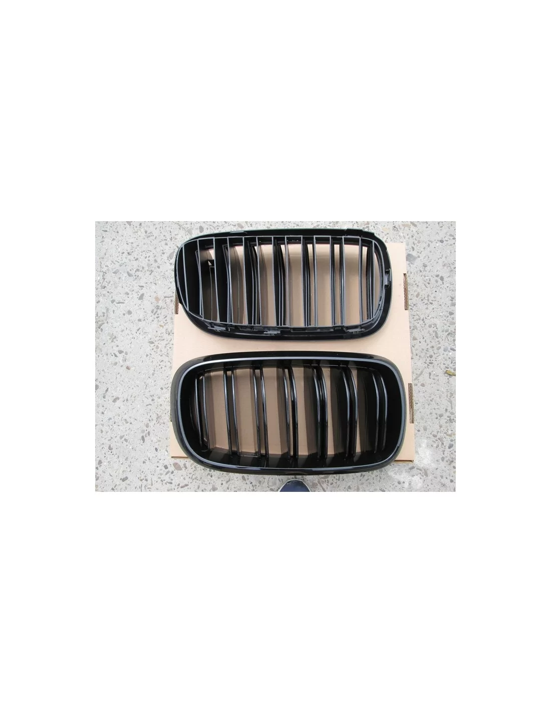  - BMW - Fijación parrilla delantera BLACK GLASS para BMW F15 F16 X5 - 1 - Actualice su BMW F15 o F16 X5 con nuestro elegante ac