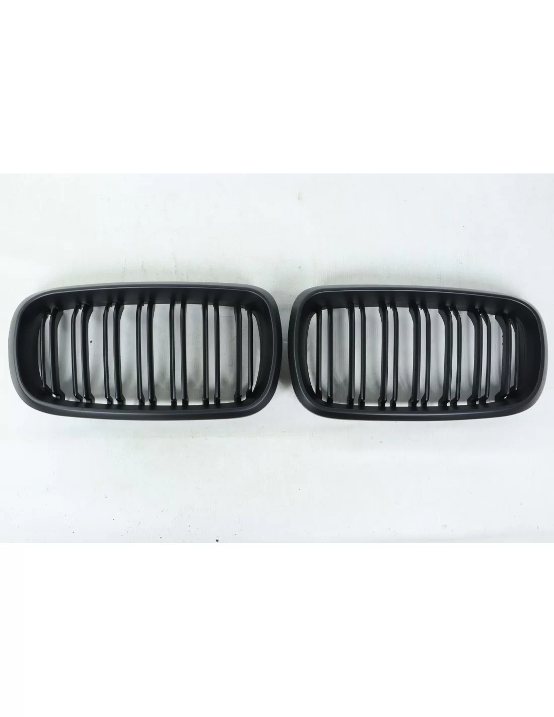  - BMW - BMW X5 F15 M Package grille de rein (sans ouverture) noir mat - 2 - Améliorez votre BMW X5 F15 avec notre calandre M Pa