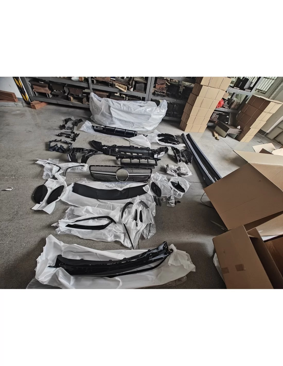 - Mercedes-Benz - A45 AMG bodykit voor Mercedes W176 - 4 - Verfraai uw Mercedes W176 met de A45 AMG Body Kit Set voor een gestr - Mercedes-Benz - A45 AMG bodykit voor Mercedes W176 - 4 - Verfraai uw Mercedes W176 met de A45 AMG Body Kit Set voor een gestr