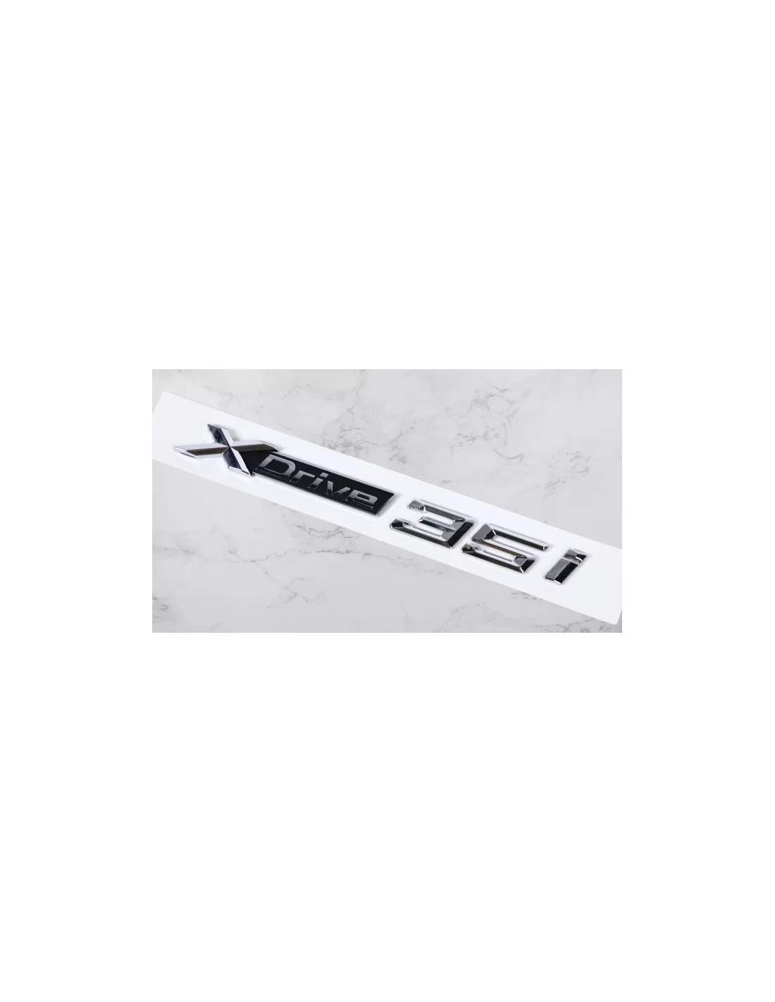  - Logos & Emblems - BMW XDrive 35i emblem - 2 - Uppgradera din BMW med vårt premium XDrive 35i-emblem för en sportig och autent