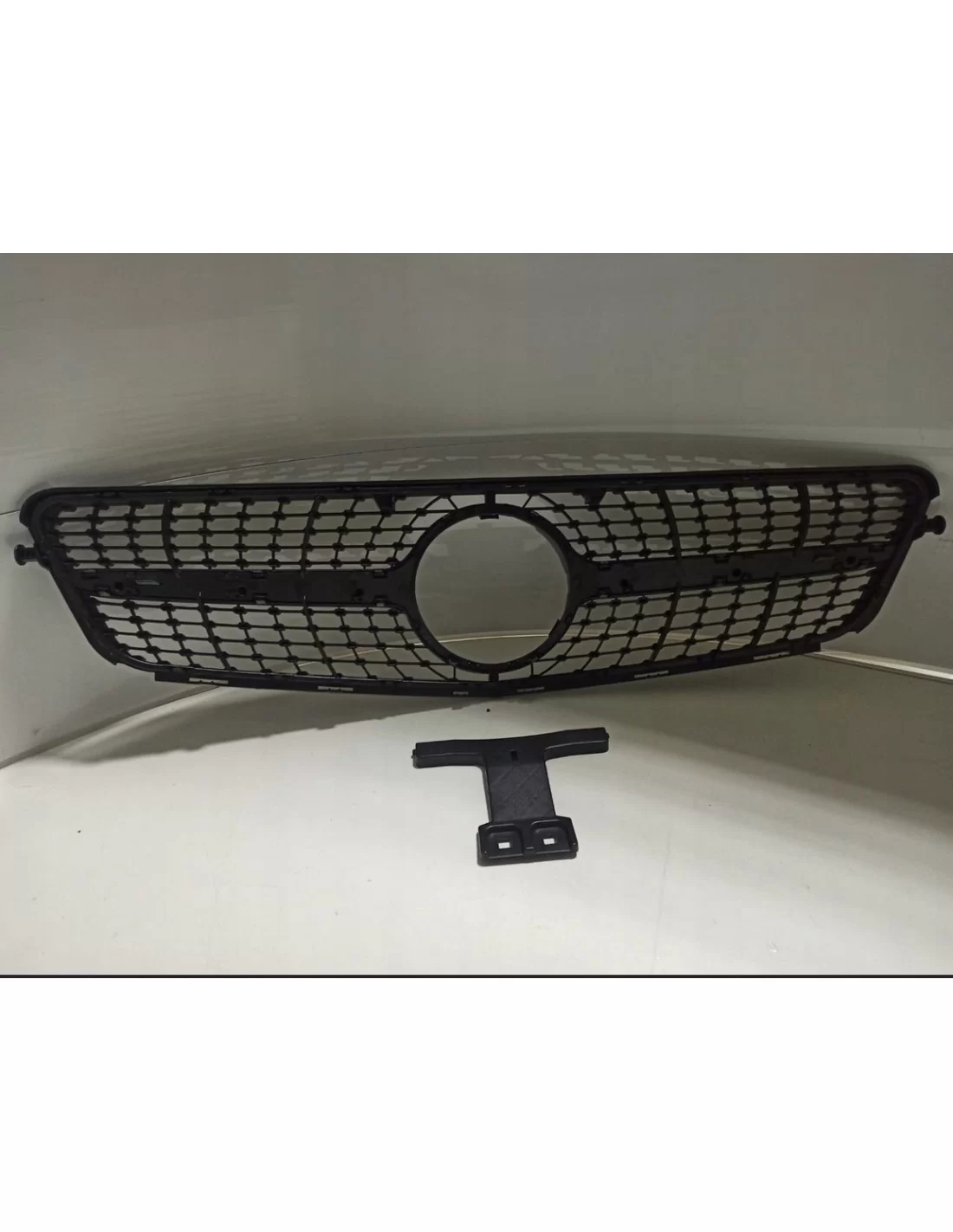 - Mercedes Benz - Frontgrill Diamant-Silber für MERCEDES C-KLASS W204 07-13 - 2 - Veredeln Sie Ihre Mercedes C-Klasse W204 (200 - Mercedes Benz - Frontgrill Diamant-Silber für MERCEDES C-KLASS W204 07-13 - 2 - Veredeln Sie Ihre Mercedes C-Klasse W204 (200