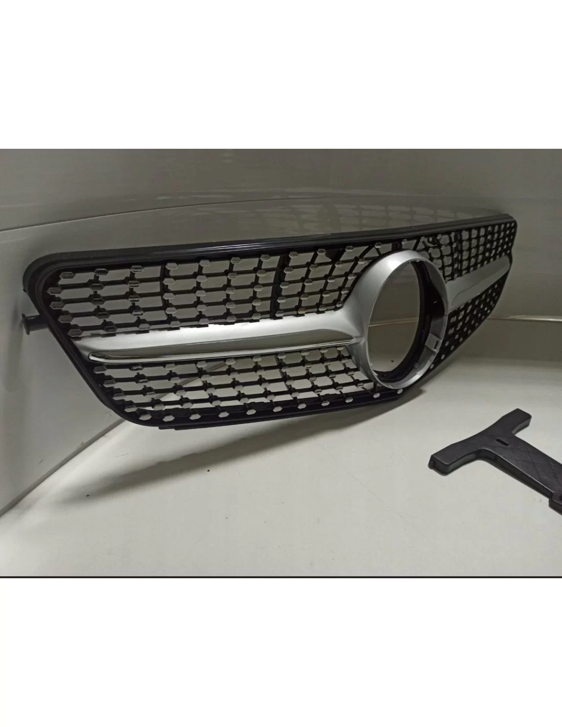 - Mercedes-Benz - Front Grill Diamond Silver for MERCEDES C-CLASS W204 07-13 - 3 - Upgrade your Mercedes C-Class W204 (2006-201  - Mercedes-Benz - Front Grill Diamond Silver for MERCEDES C-CLASS W204 07-13 - 3 - Upgrade your Mercedes C-Class W204 (2006-201