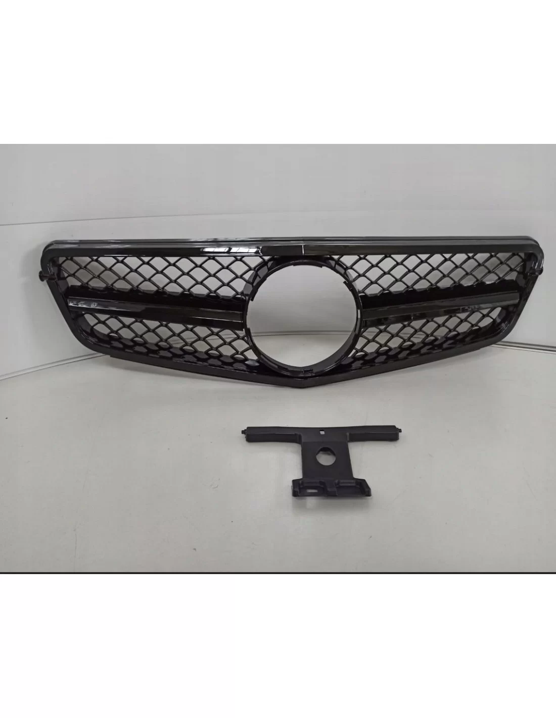  - Mercedes Benz - Grill przedni SL czarny do MERCEDES C-CLASS W204 07-13 - 2 - Ulepsz swojego Mercedesa Klasy C W204 (2006-2013