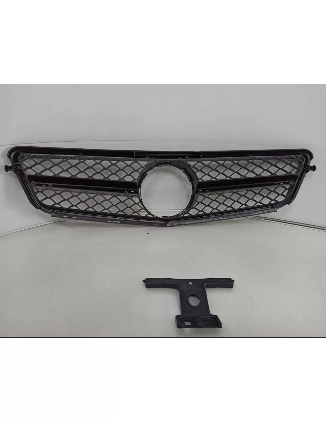  - Mercedes Benz - Grill przedni SL czarny do MERCEDES C-CLASS W204 07-13 - 3 - Ulepsz swojego Mercedesa Klasy C W204 (2006-2013
