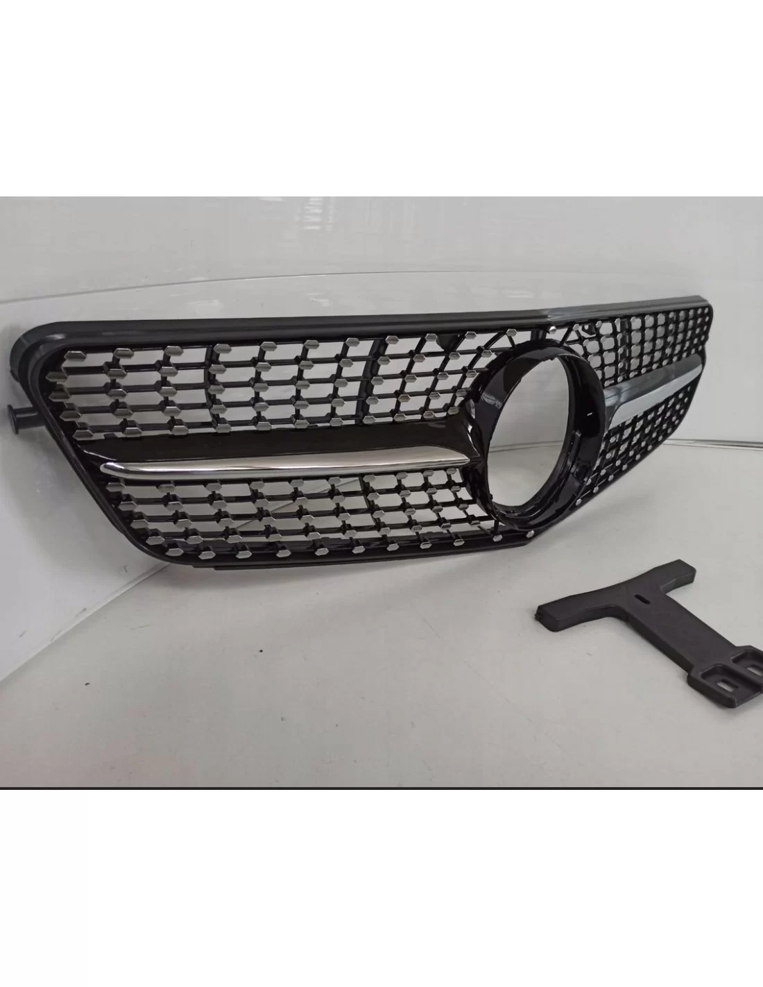  - Mercedes Benz - Grill przedni Diamond black do MERCEDES C-CLASS W204 - 3 - Wzbogać swojego Mercedesa Klasy C W204 dzięki styl