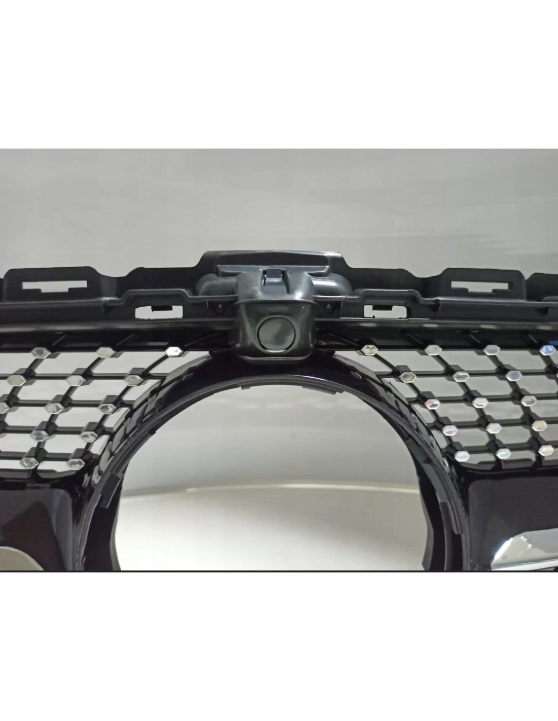  - Mercedes Benz C-Class 2014-2018 (W205) - Grill przedni z kamerą w kolorze czarnym diamentowym pasuje do MERCEDES C-CLASS W205
