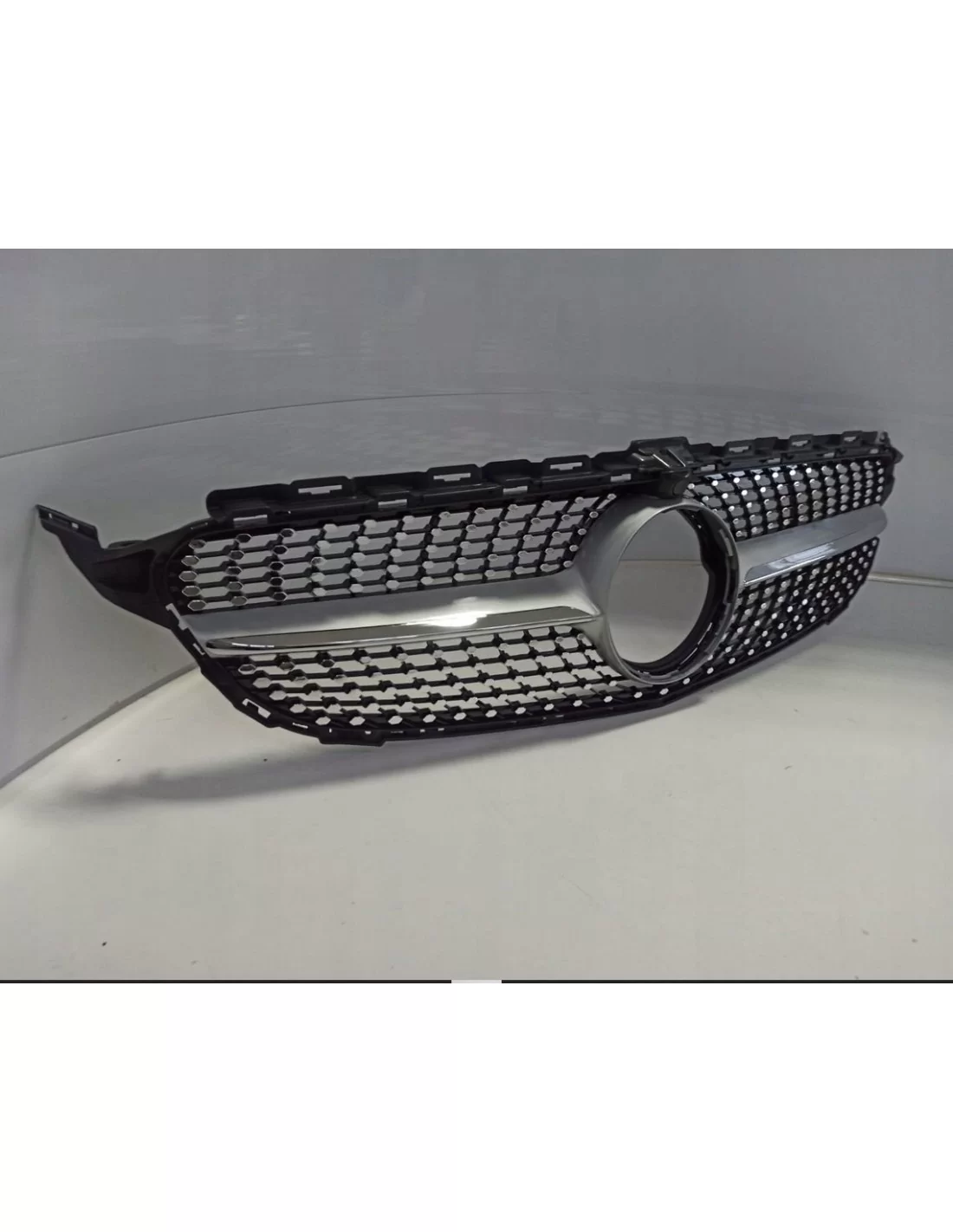 - Mercedes-Benz C-Class 2014-2018 (W205) - Front Grill Diamond zilver camera Fit voor MERCEDES C-KLASSE W205 - 4 - Verfraai uw - Mercedes-Benz C-Class 2014-2018 (W205) - Front Grill Diamond zilver camera Fit voor MERCEDES C-KLASSE W205 - 4 - Verfraai uw