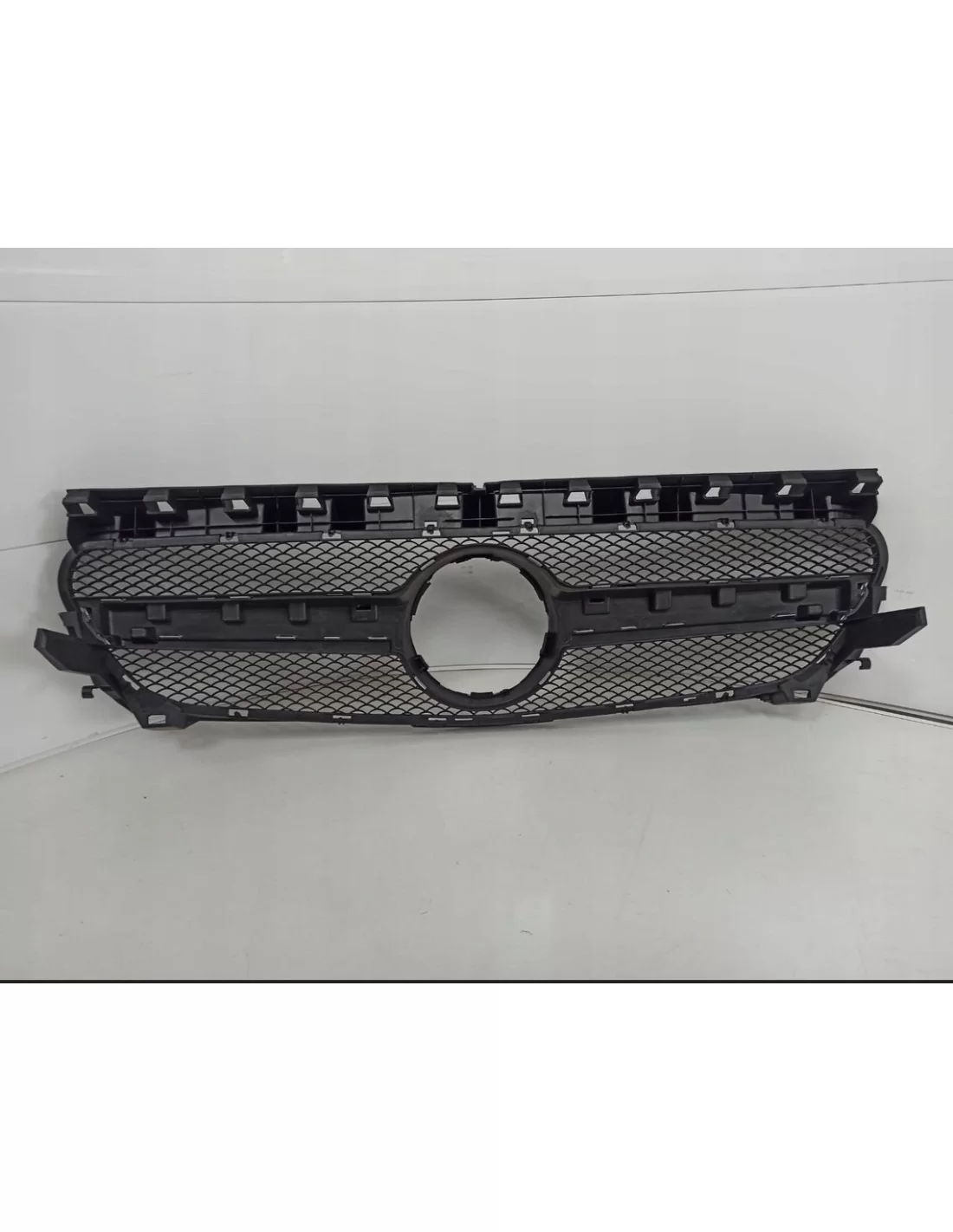 - Mercedes Benz - Przedni grill AMG mat chrom dla MERCEDES CLA-CLASS W117 - 2 - Ulepsz swojego Mercedesa Klasy CLA W117 dzięki   - Mercedes Benz - Przedni grill AMG mat chrom dla MERCEDES CLA-CLASS W117 - 2 - Ulepsz swojego Mercedesa Klasy CLA W117 dzięki