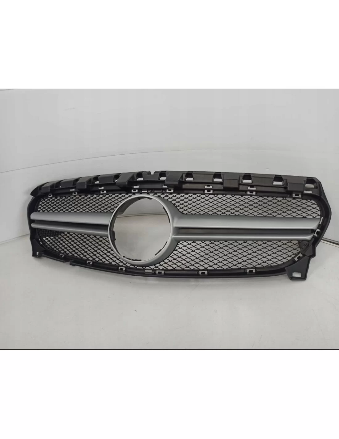- Mercedes-Benz - Voorgrille AMG mat chroom voor MERCEDES CLA W117 2016+ - 1 - Verfraai uw Mercedes CLA W117 (2016+) met deze s  - Mercedes-Benz - Voorgrille AMG mat chroom voor MERCEDES CLA W117 2016+ - 1 - Verfraai uw Mercedes CLA W117 (2016+) met deze s