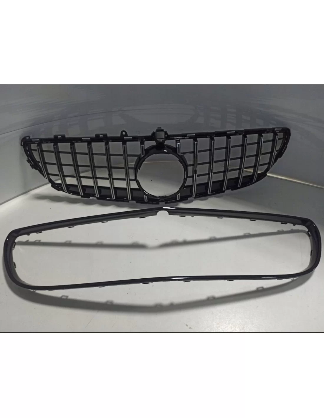  - Mercedes Benz - Frontgrill GT chrom/schwarz Kamera Passend für MERCEDES CLS-KLASSE W218 - 1 - Rüsten Sie Ihre Mercedes CLS-Kl