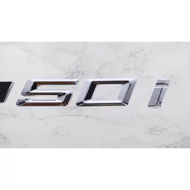  - logo & Emblems - Emblema BMW 50i - 1 - Mostrate il vostro stile con il nostro emblema BMW 50i di alta qualità! Ideale per sos