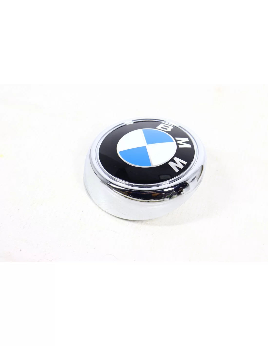 - Logos & Emblems - BMW emblem - 2 - Transform your BMW with our premium emblem for a sleek and stylish finish! Perfect for any  - Logos & Emblems - BMW emblem - 2 - Transform your BMW with our premium emblem for a sleek and stylish finish! Perfect for any
