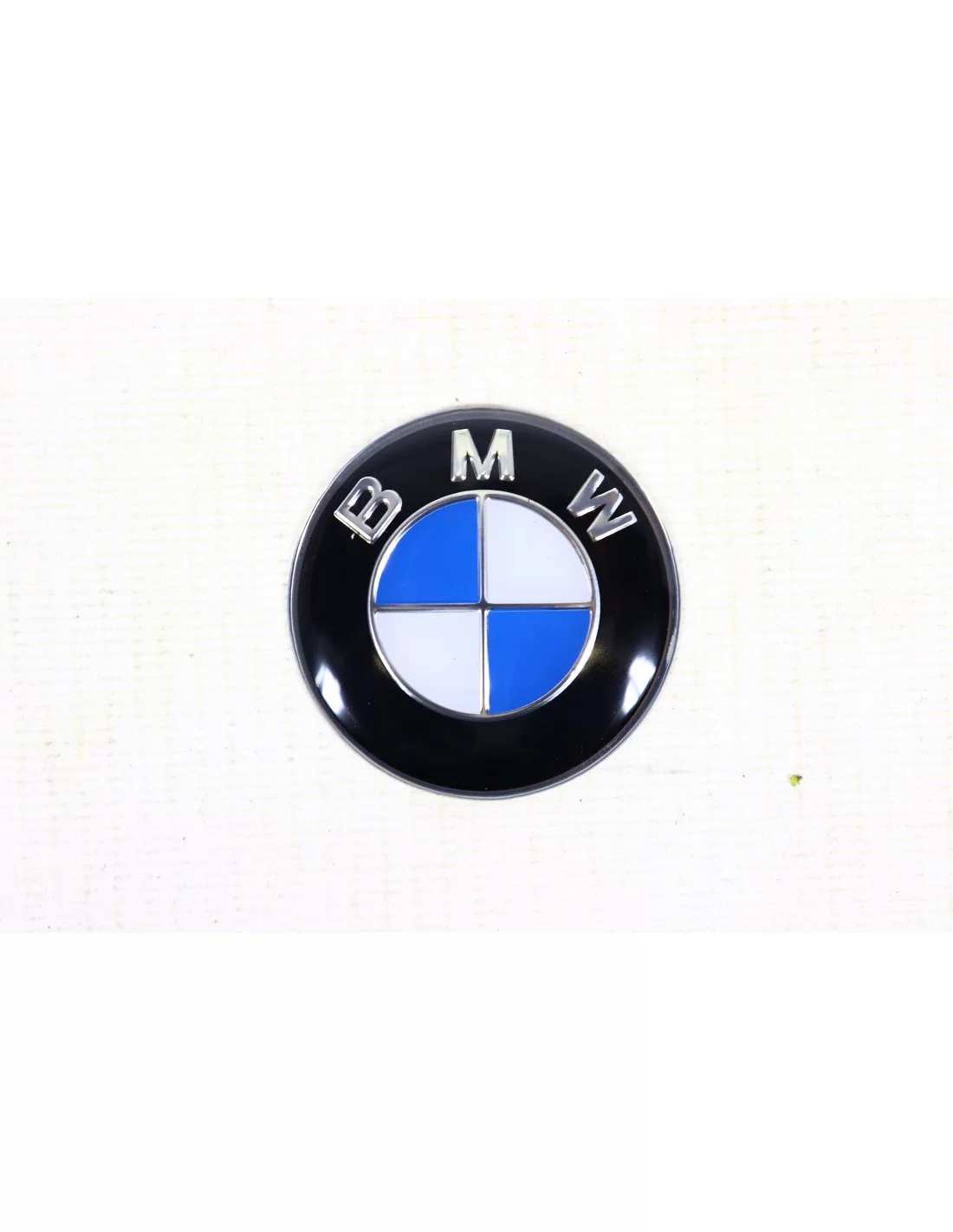  - Logos & Emblems - 方向盘上的宝马车徽 - 2 - 使用我们为方向盘设计的时尚徽章，为您的宝马车内饰增光添彩！完美彰显优雅气质！❕✈️