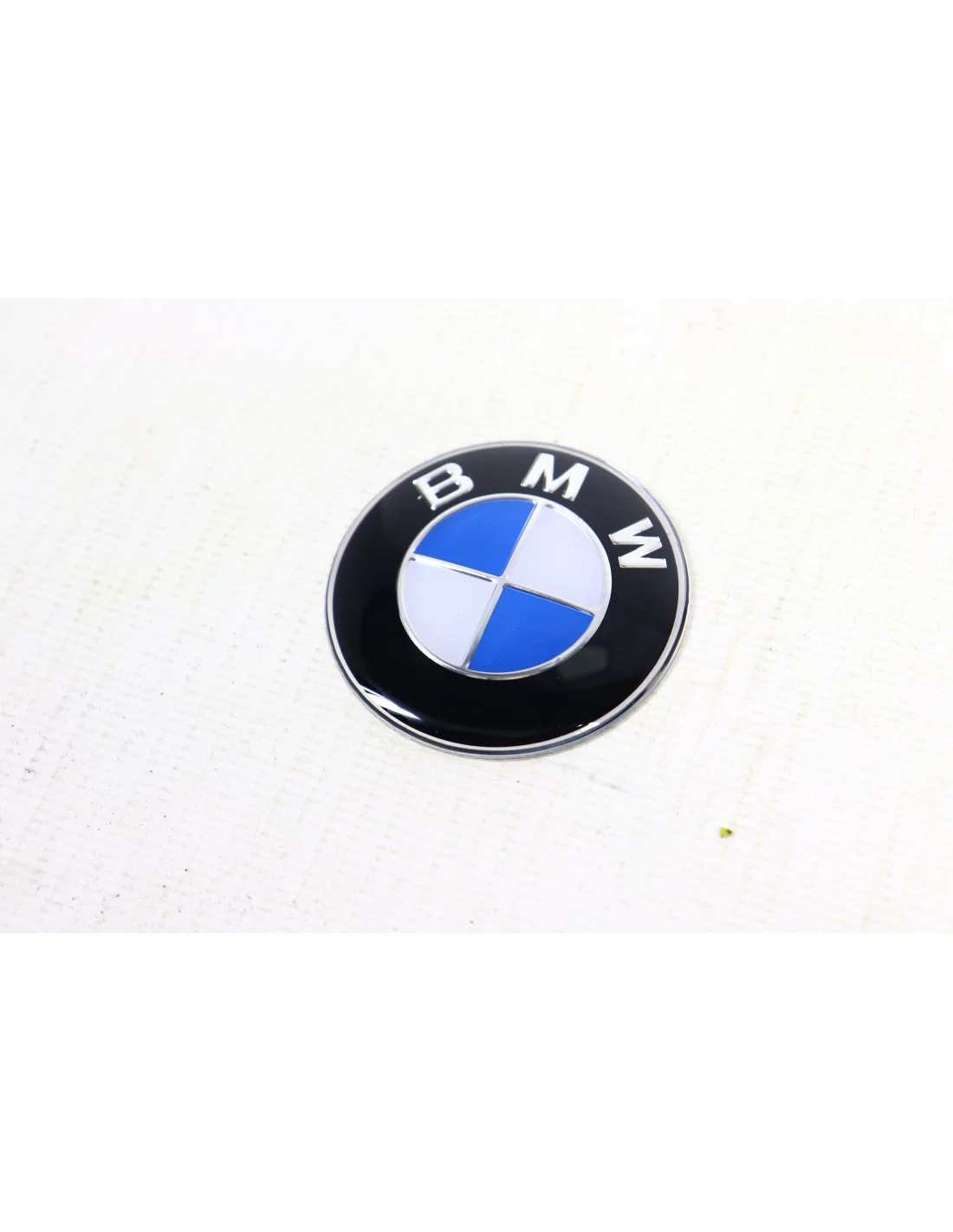  - Logos & Emblems - 方向盘上的宝马车徽 - 3 - 使用我们为方向盘设计的时尚徽章，为您的宝马车内饰增光添彩！完美彰显优雅气质！❕✈️