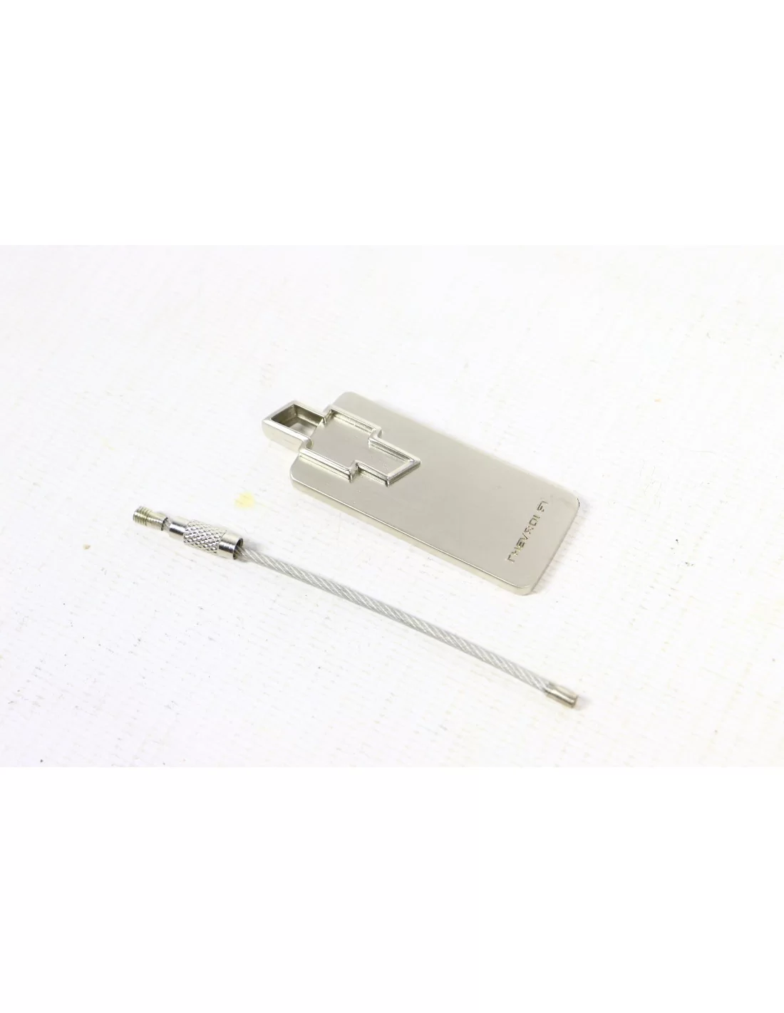  - Chevrolet - Porte-clés Chevrolet - 2 - Affichez votre fierté pour Chevrolet avec un porte-clés Chevrolet élégant. Parfait pou