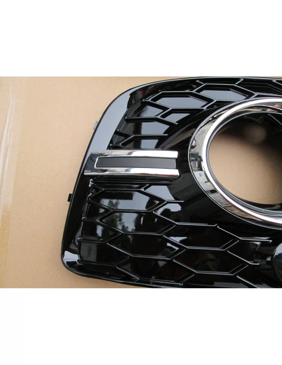  - Audi - NEBELSCHEINWERFER GITTER AUDI Q3 8U RSQ5 STYLE 2012-2015 - 5 - Veredeln Sie Ihren Audi Q3 2012-2015 mit einem Nebelsch