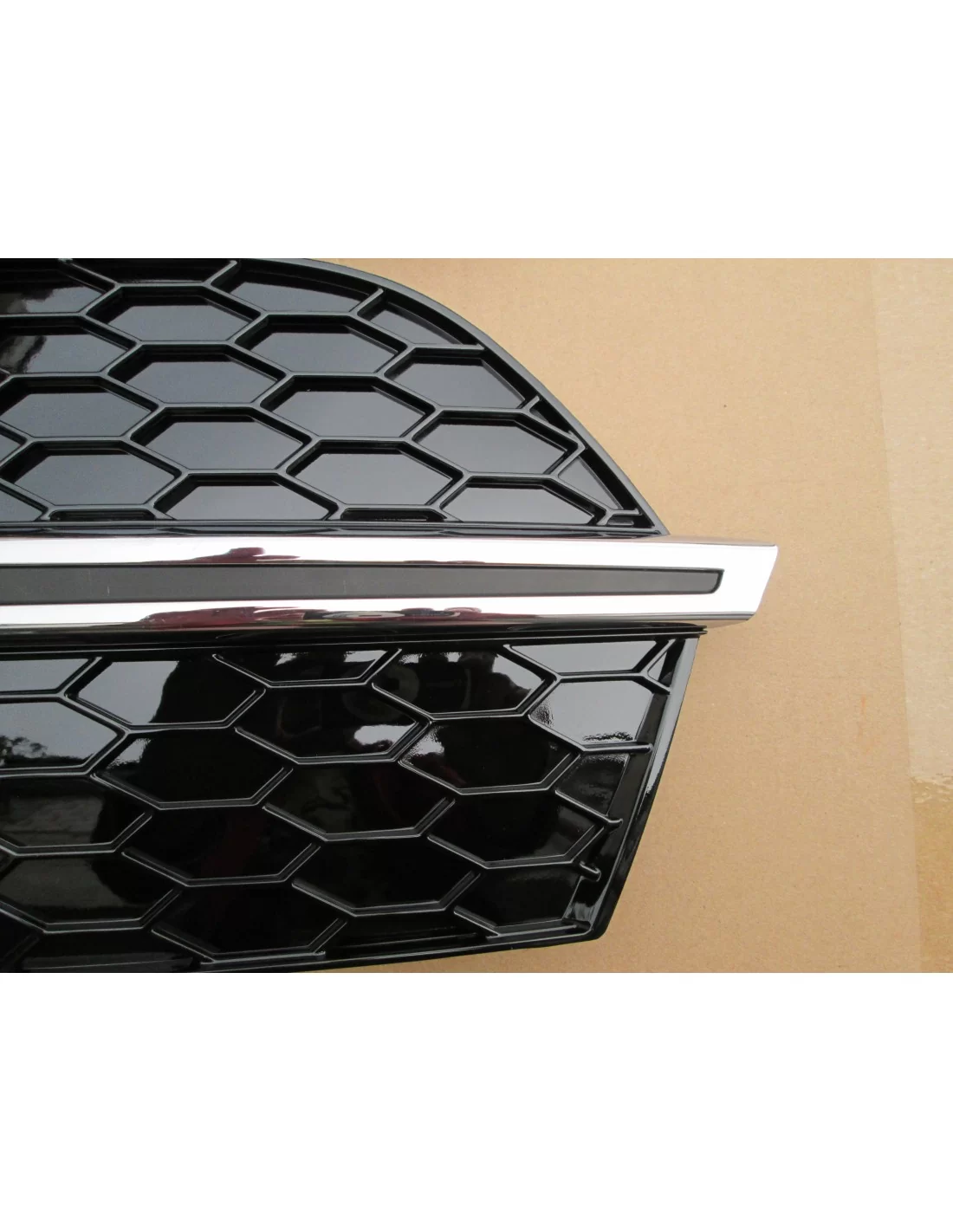  - Audi - NEBELSCHEINWERFER GITTER AUDI Q3 8U RSQ5 STYLE 2012-2015 - 6 - Veredeln Sie Ihren Audi Q3 2012-2015 mit einem Nebelsch