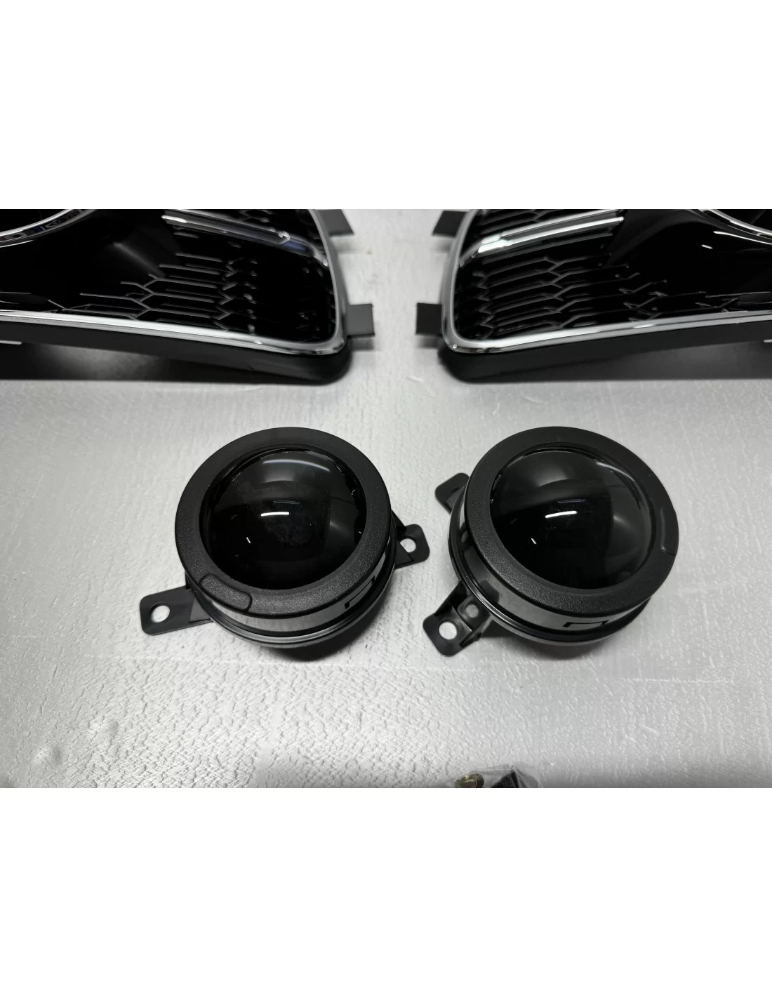  - Audi - Grille antibrouillard AUDI A6 C7 2014-2018 S-Line Bumper Chrome optics - 2 - Ajoutez une finition élégante à votre Aud