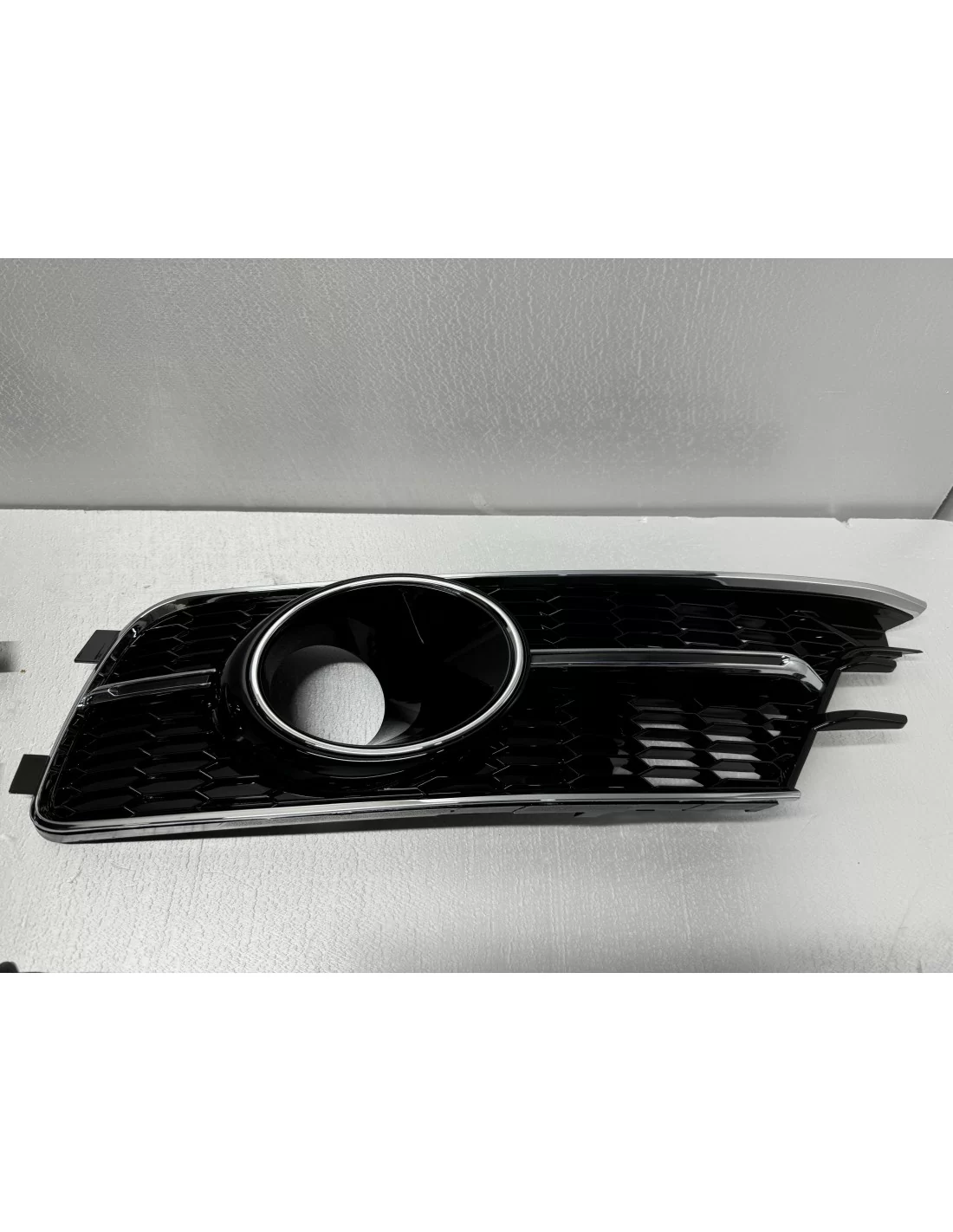  - Audi - Grille antibrouillard AUDI A6 C7 2014-2018 S-Line Bumper Chrome optics - 3 - Ajoutez une finition élégante à votre Aud